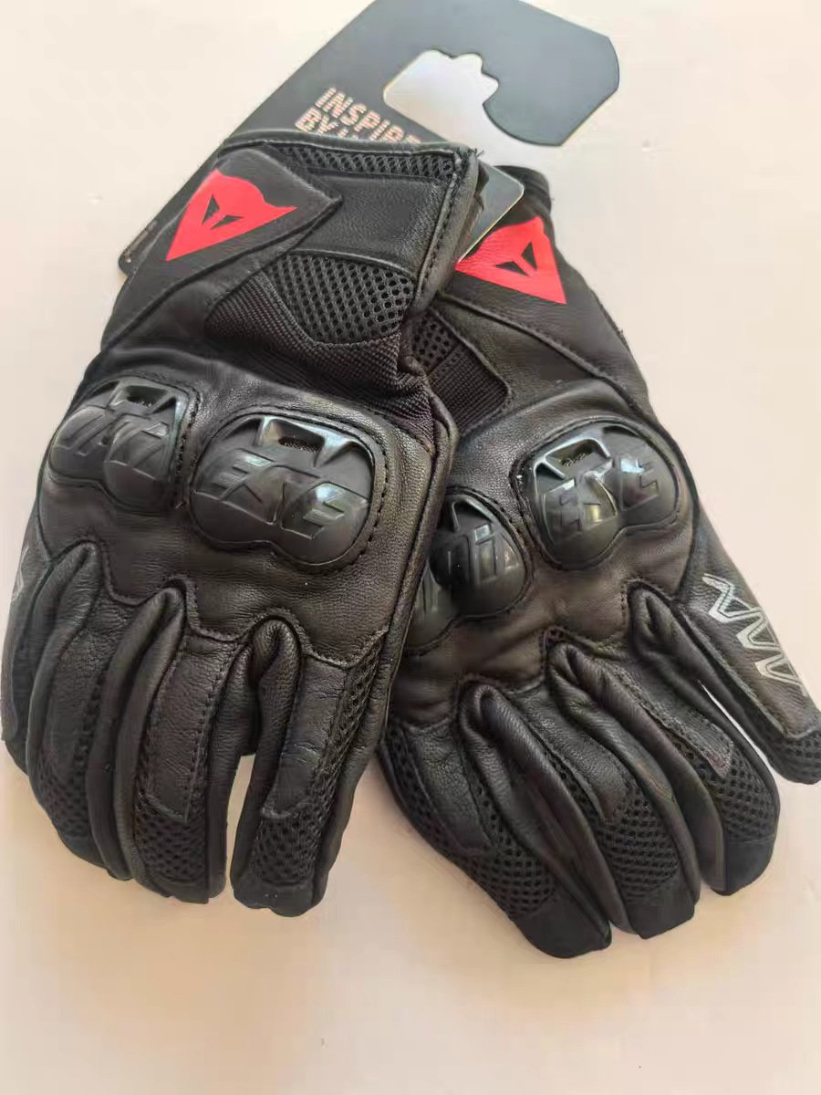 Selling points of black universal riding gloves